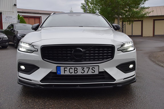 Volvo V60 2 of 5
