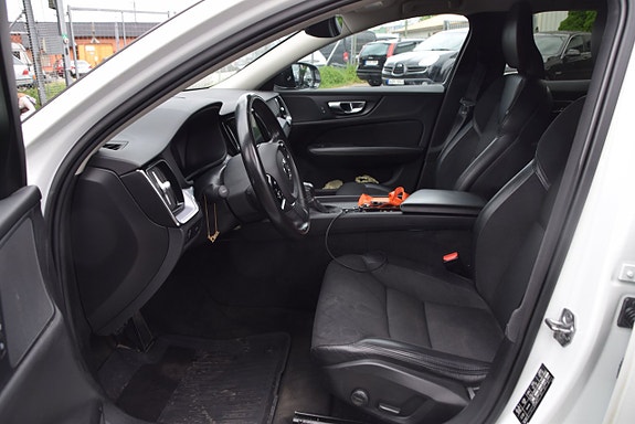 Volvo V60 8 of 27