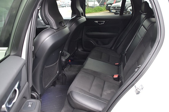 Volvo V60 10 of 27