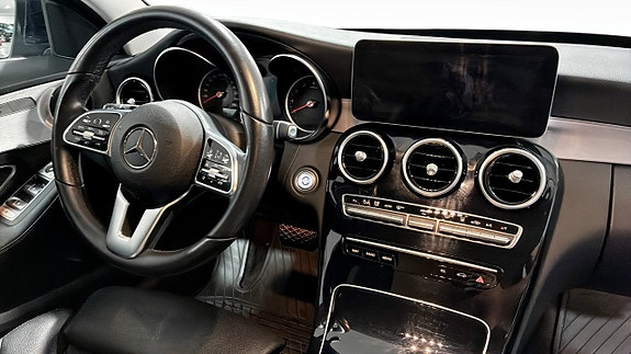 Mercedes-Benz C300 e 4 of 5