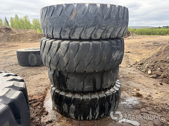 Entreprenaddäck Bridgestone V-steel E-lug