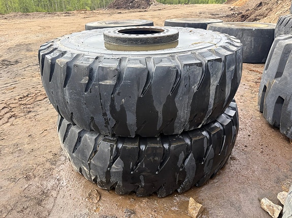 Entreprenaddäck Bridgestone V-steel E-lug 10 of 26