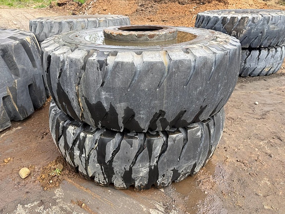 Entreprenaddäck Bridgestone V-steel E-lug 9 of 26