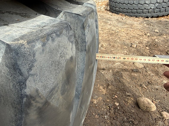 Entreprenaddäck Bridgestone V-steel E-lug 26 of 26