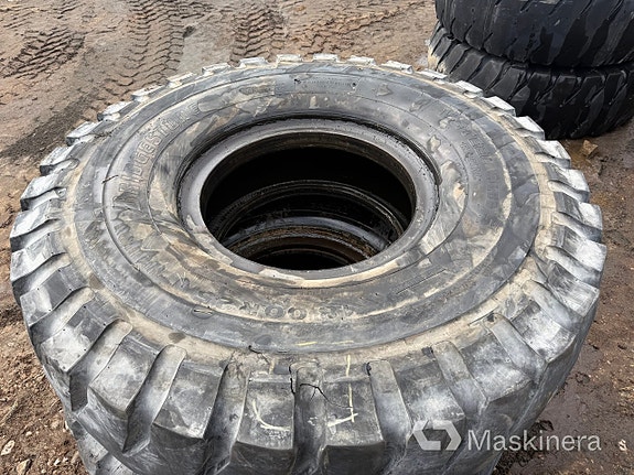 Entreprenaddäck Bridgestone V-steel E-lug 18 of 26