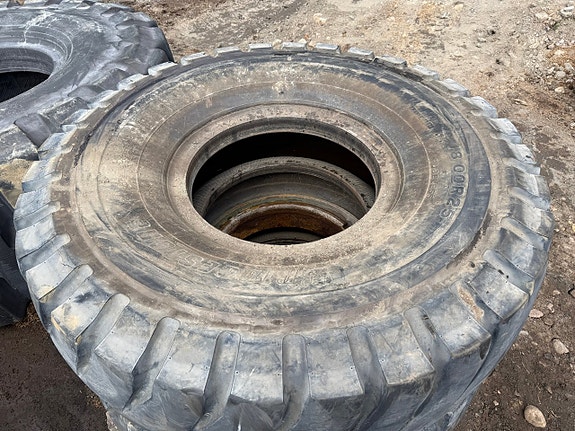 Entreprenaddäck Bridgestone V-steel E-lug 24 of 26