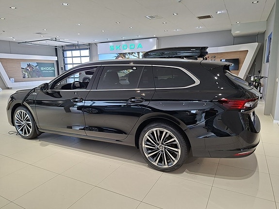 Skoda Superb 2 of 5