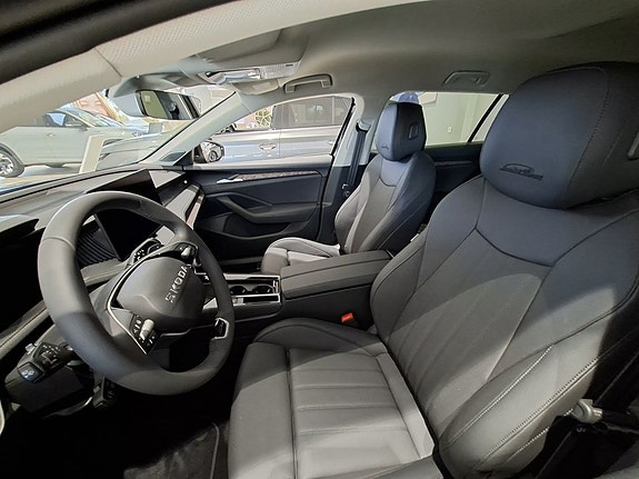 Skoda Superb 3 of 5