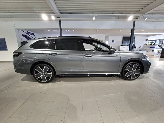Volkswagen Passat 3 of 5