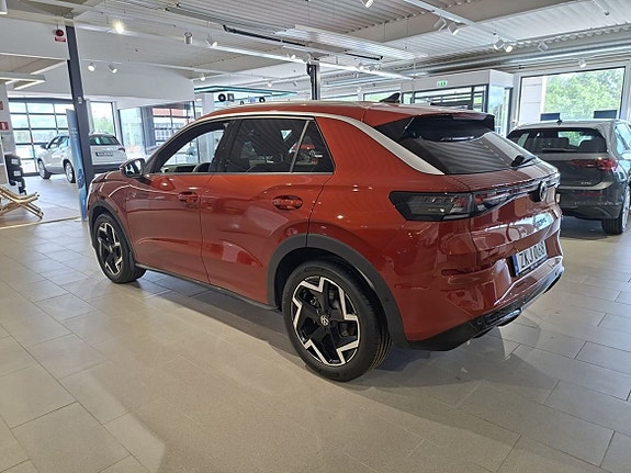 Volkswagen T-Roc 3 of 5