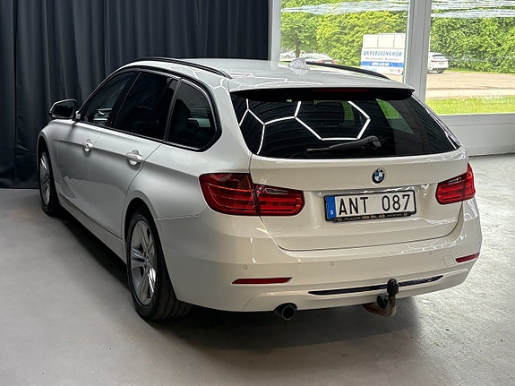 BMW 320d 3 of 5