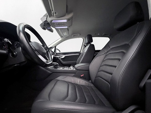 Volkswagen Touareg 12 of 30