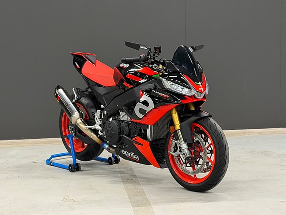 Aprilia Tuono V4 1100 Factory|Quickshifter|Nyservad|Akrapovic|175hk
