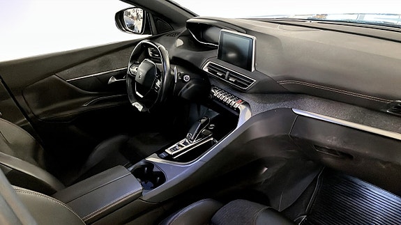 Peugeot 3008 3 of 5