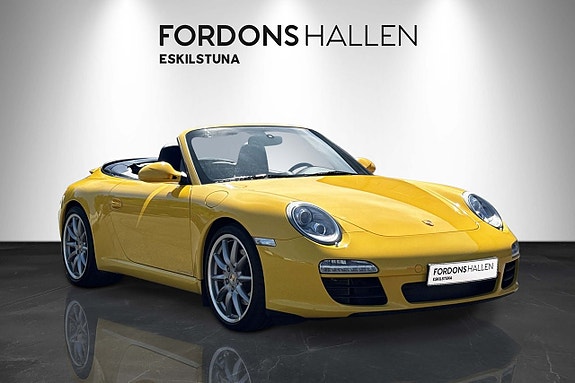 Porsche 911 Carrera S 3 of 5