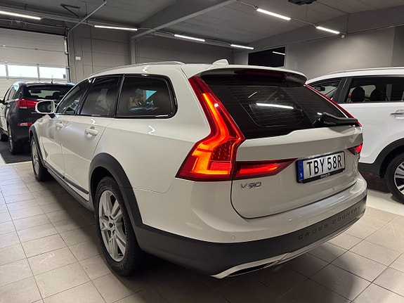 Volvo V90 Cross Country 4 of 5