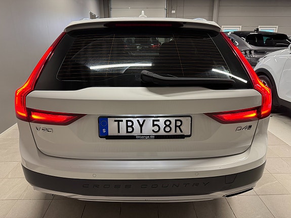 Volvo V90 Cross Country 3 of 5