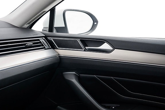 Volkswagen Passat 19 of 25