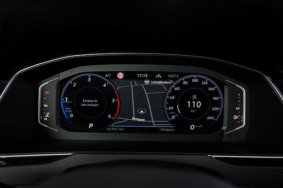 Volkswagen Passat 15 of 25