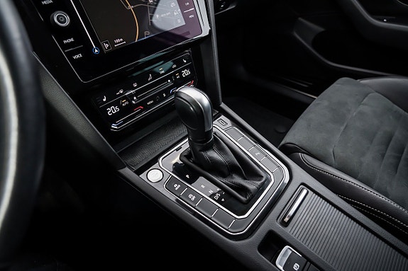 Volkswagen Passat 17 of 25