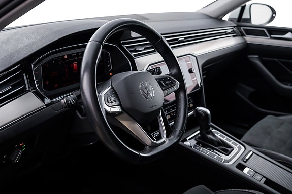 Volkswagen Passat 13 of 25