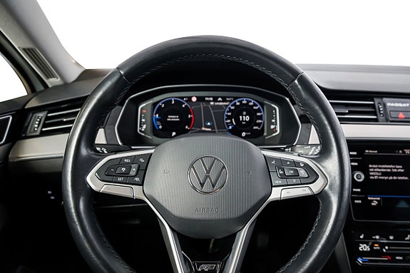 Volkswagen Passat 14 of 25