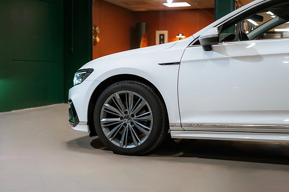 Volkswagen Passat 7 of 25
