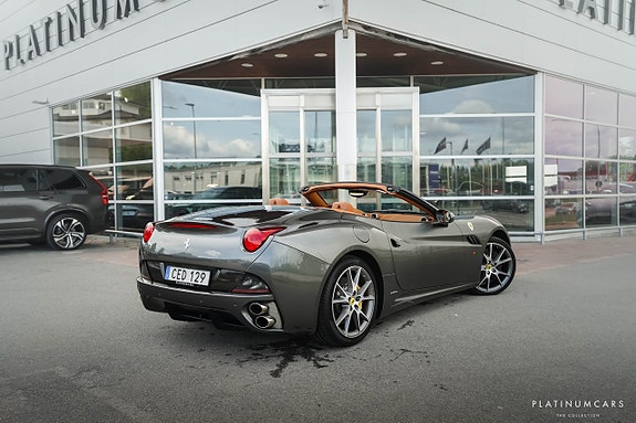 Ferrari California 2 of 5
