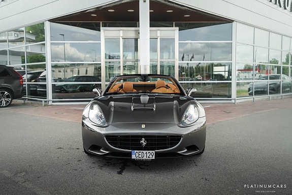 Ferrari California 3 of 5