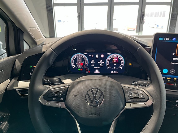 Volkswagen Golf VIII 11 of 18