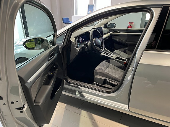 Volkswagen Golf VIII 8 of 18