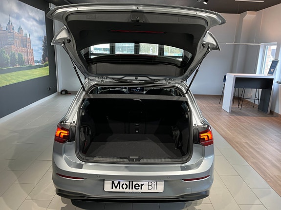 Volkswagen Golf VIII 18 of 18