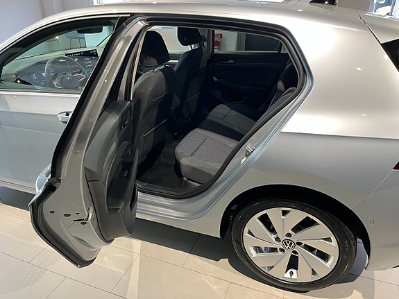 Volkswagen Golf VIII 15 of 18