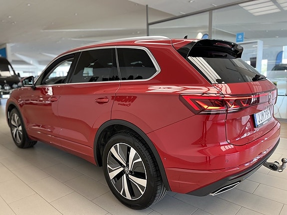 Volkswagen Touareg 3 of 5