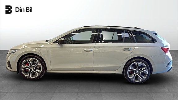 Skoda Octavia 2 of 5