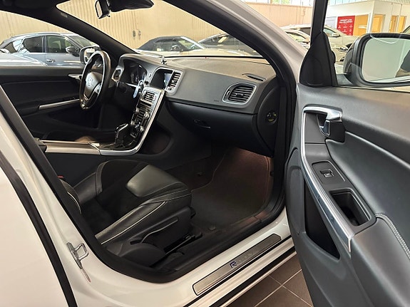 Volvo S60 11 of 24