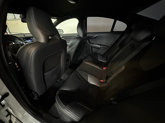 Volvo S60 14 of 24
