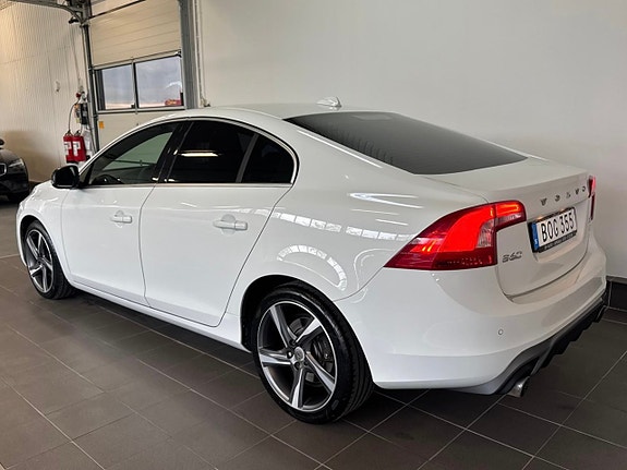 Volvo S60 3 of 5