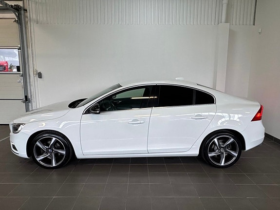 Volvo S60 2 of 5