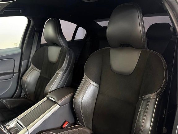 Volvo S60 13 of 24