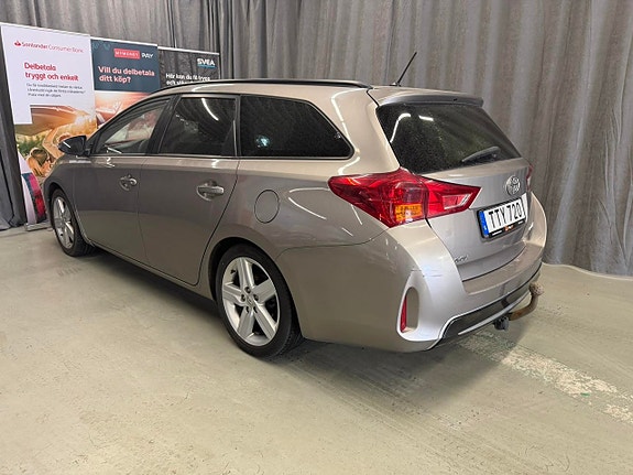 Toyota Auris 4 of 5