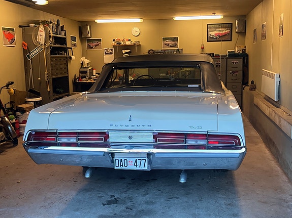Plymouth Fury 4 of 5