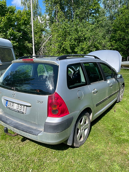 Peugeot 307 2 of 5