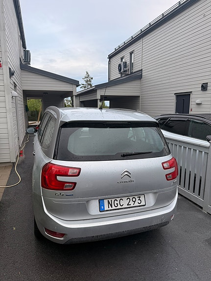 Citroen Grand C4 Picasso 2 of 9