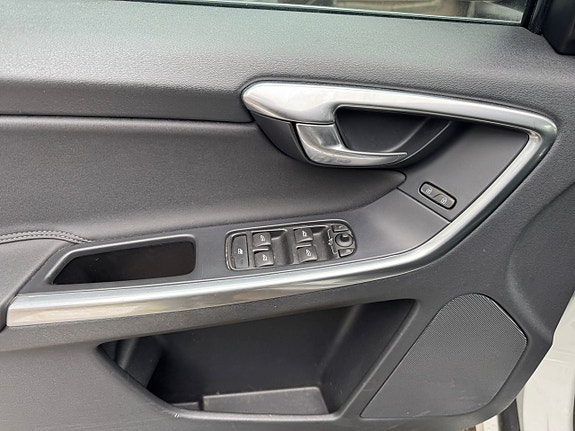 Volvo XC60 16 of 24