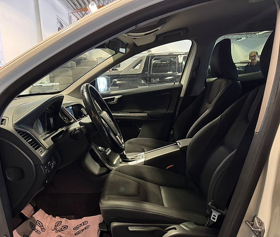 Volvo XC60 17 of 24