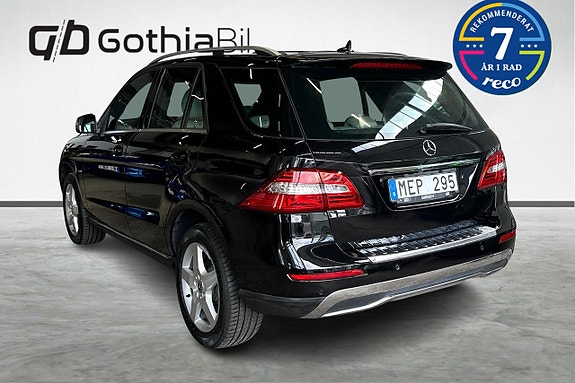Mercedes-Benz ML350 7 of 24