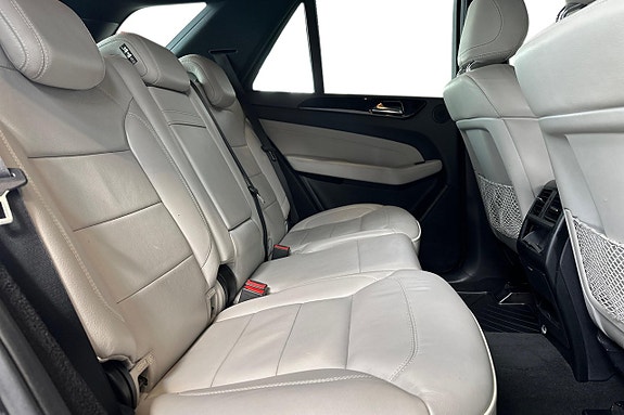 Mercedes-Benz ML350 12 of 24