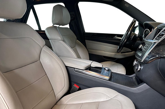 Mercedes-Benz ML350 11 of 24