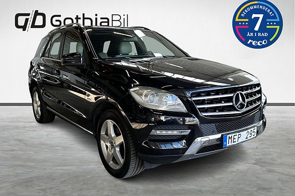 Mercedes-Benz ML350 3 of 5